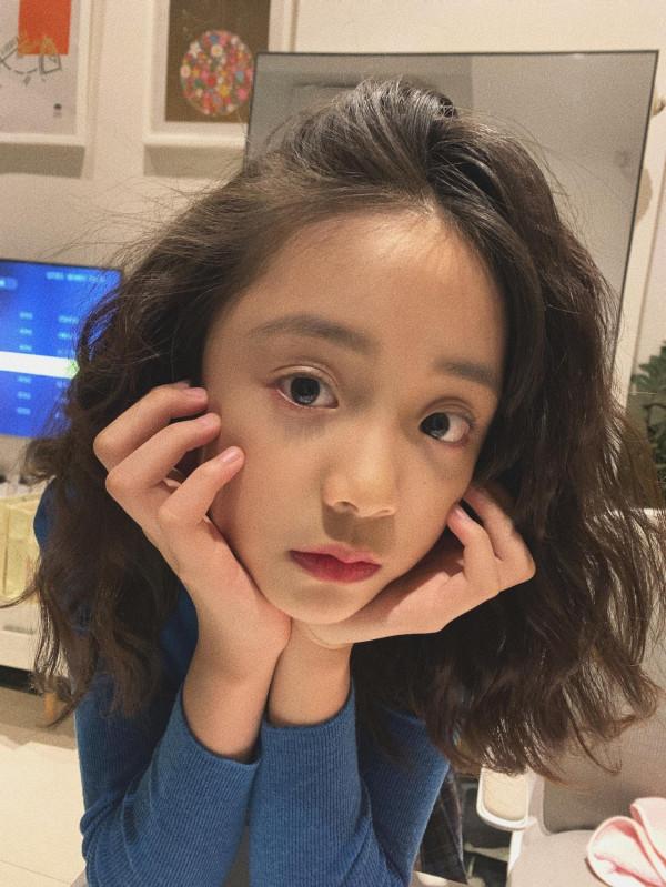 《三生三世十里桃花》開播五週年，“小應離”長大撞臉歐陽娜娜？