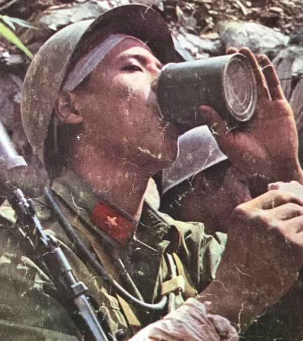 戰士王高銀：吃飯時怒視越軍，飯後炸死15名敵軍，57歲仍身形矯健