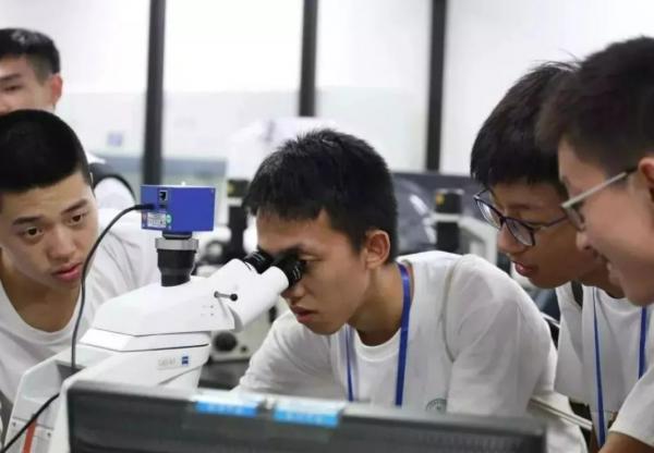 取消中考分流呼聲高漲,獲多名教授發聲支援,不料家長野心變大 取消中考分流呼聲高漲,獲多名教授發聲支援,不料家長野心變大