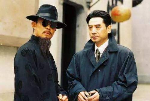 他是八路軍副總參謀長，曾任山西省省長，兒子是原中央保健局局長