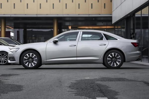 低調的豪華行政級轎車，車長5米，配置豐富，帶你體驗奧迪A6L