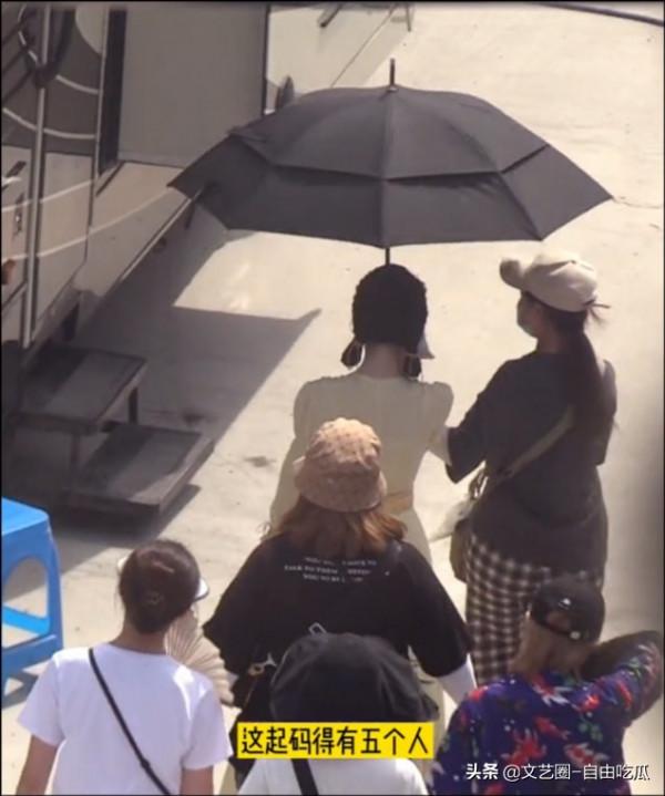 空姐曝明星排場：某練習生帶多個助理出行，飛機上三分之一是粉絲