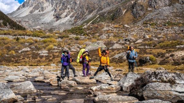川西海拔最高最大最藍的海子——亞莫措根