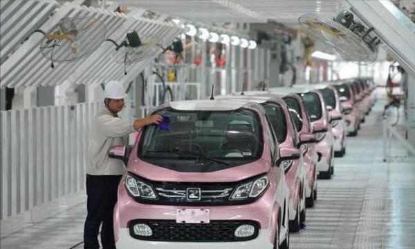 2年虧200億，國產車企瀕臨破產，經銷商絕食討債，老闆已套現離場