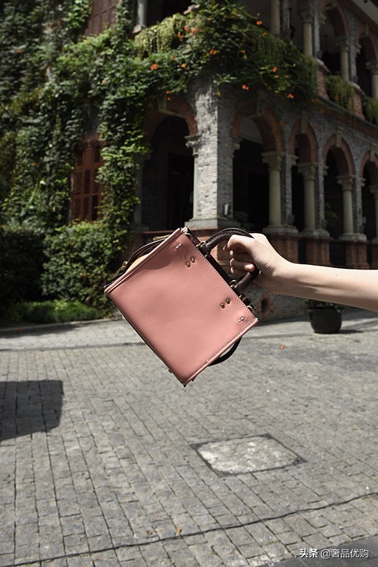Coach Rogue手袋迴歸：城市漫遊指南，從一隻合適的包包開始
