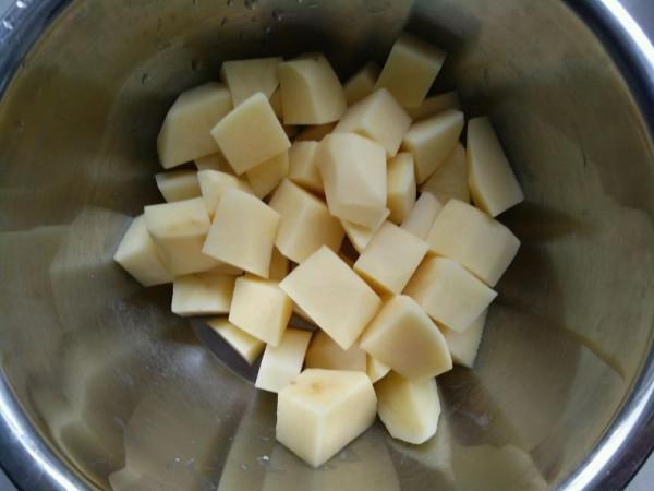 咖哩土豆燉雞腿，雞腿鮮嫩，土豆軟糯，美味超好吃