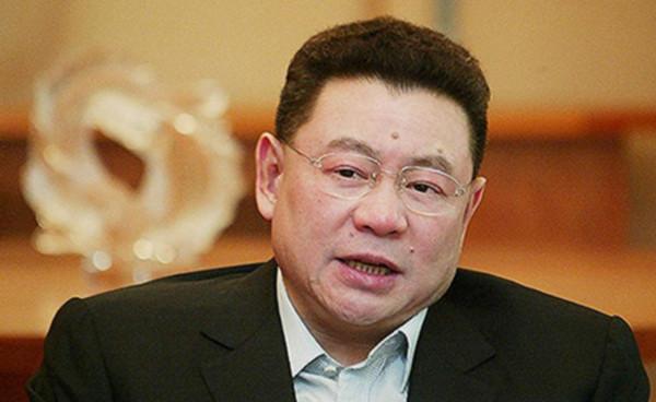 2002年羅文去世,劉鑾雄現身葬禮討債100萬,而張國榮卻為何缺席 2002年羅文去世,劉鑾雄現身葬禮討債100萬,而張國榮卻為何缺席