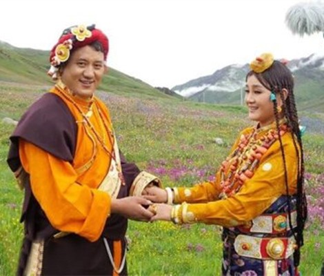 降央卓瑪：嫁普通老公，給5個兄弟買車，被婆婆當親女兒疼愛