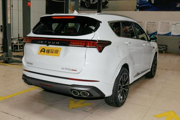 捷途X70定位中型SUV,寬1900毫米,中網輪廓方正,造型穩重 捷途X70定位中型SUV,寬1900毫米,中網輪廓方正,造型穩重