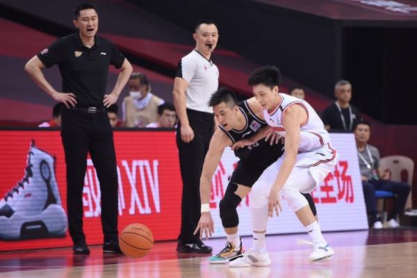 年度盤點之CBA：年度大戲遼粵Ⅱ 年度轉會周琦 年度諧星鞏曉彬