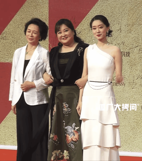 金雞紅毯比美：寧靜清涼奔放，倪妮楚楚凍人，張小斐成最大贏家