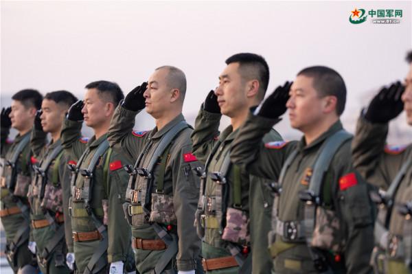 特稿丨航線——記海軍航空大學某基地艦載機飛行教官群體