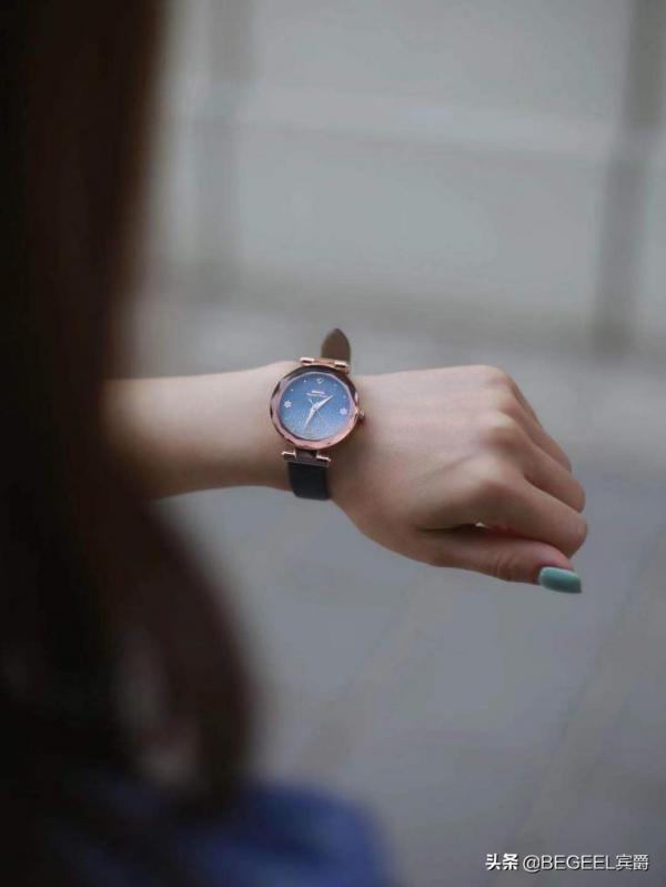 都說每個男人應該擁有三塊表,女人也一樣,戴手錶不能含糊 都說每個男人應該擁有三塊表,女人也一樣,戴手錶不能含糊