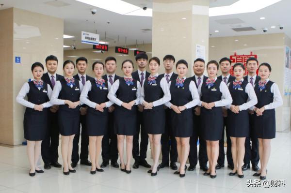 高達幾十層的銀行，都是用來幹啥的？“充面子”才建那麼高的嗎？