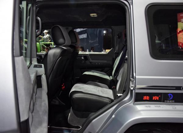 國產“賓士G”，方盒子造型，入門就配V6發動機，內飾成最大亮點