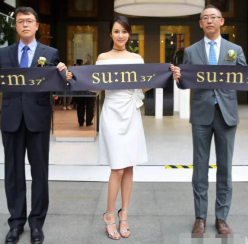 明星p圖哪家強:關曉彤“7趾大仙”,楊紫地磚歪 明星p圖哪家強:關曉彤“7趾大仙”,楊紫地磚歪