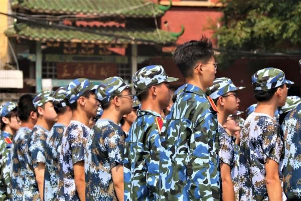 超燃!2021級新生軍訓現場火熱來襲 超燃!2021級新生軍訓現場火熱來襲