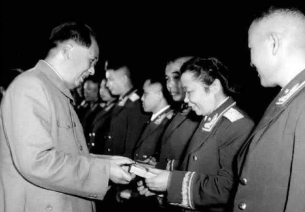 55年全軍大授銜，彭老總很多事親力親為，為何會被部分人誤解？