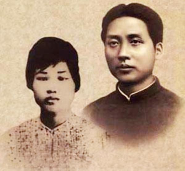 1950年毛岸英返鄉,長跪在楊開慧墳前痛哭不起 1950年毛岸英返鄉,長跪在楊開慧墳前痛哭不起