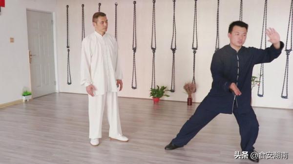 太極雙手正面纏絲——雲手防身技擊法魅力呈現，跟著師傅來練練吧