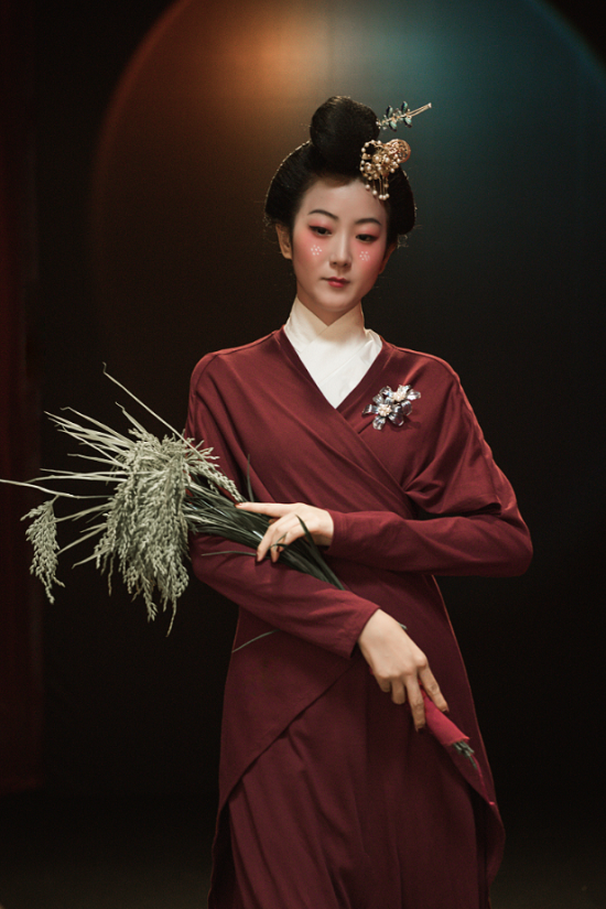 生活在左《九九消寒圖》New Hanfu系列主題釋出會