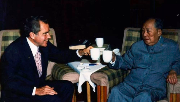 毛主席贈4兩茶葉給尼克松,他很不滿意,周總理:這可是半壁江山 毛主席贈4兩茶葉給尼克松,他很不滿意,周總理:這可是半壁江山