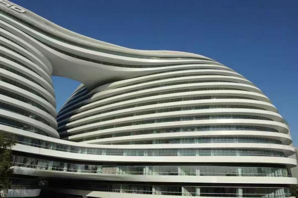 一個留芳百世，一個身敗名裂，曹德旺和潘石屹的所作所為令人感慨