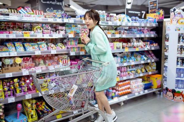 楊鈺瑩天天賣少女人設不累嗎？不過人家底子好，怎麼打扮都漂亮