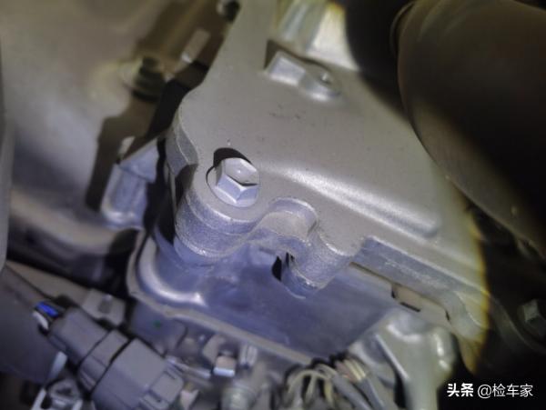 開了5年還能賣30萬！雷克薩斯ES300H到底有多大的魅力啊？