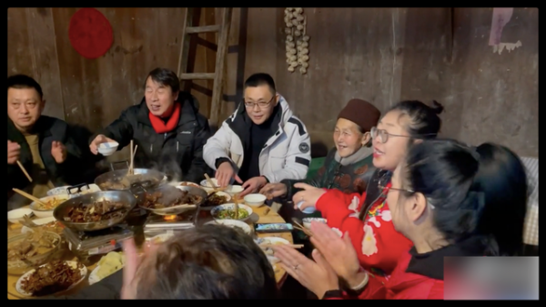 終於秀恩愛!杜海濤帶父母回沈夢辰老家過年,準婆婆打扮太搶風頭 終於秀恩愛!杜海濤帶父母回沈夢辰老家過年,準婆婆打扮太搶風頭