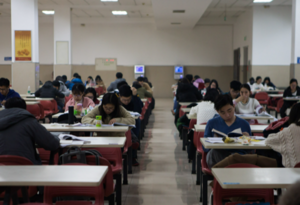 教育部通知，高中生迎來2個“壞訊息”，想上大學難度直線上升