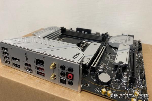 AMD執行緒撕裂者PRO 5000或3月8日上市,高不成低不就的H670主機板涼了 AMD執行緒撕裂者PRO 5000或3月8日上市,高不成低不就的H670主機板涼了