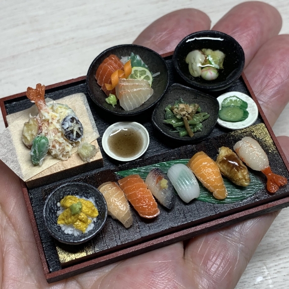 迷你超豪華！袖珍美食模型：指尖上的料理挑動味蕾