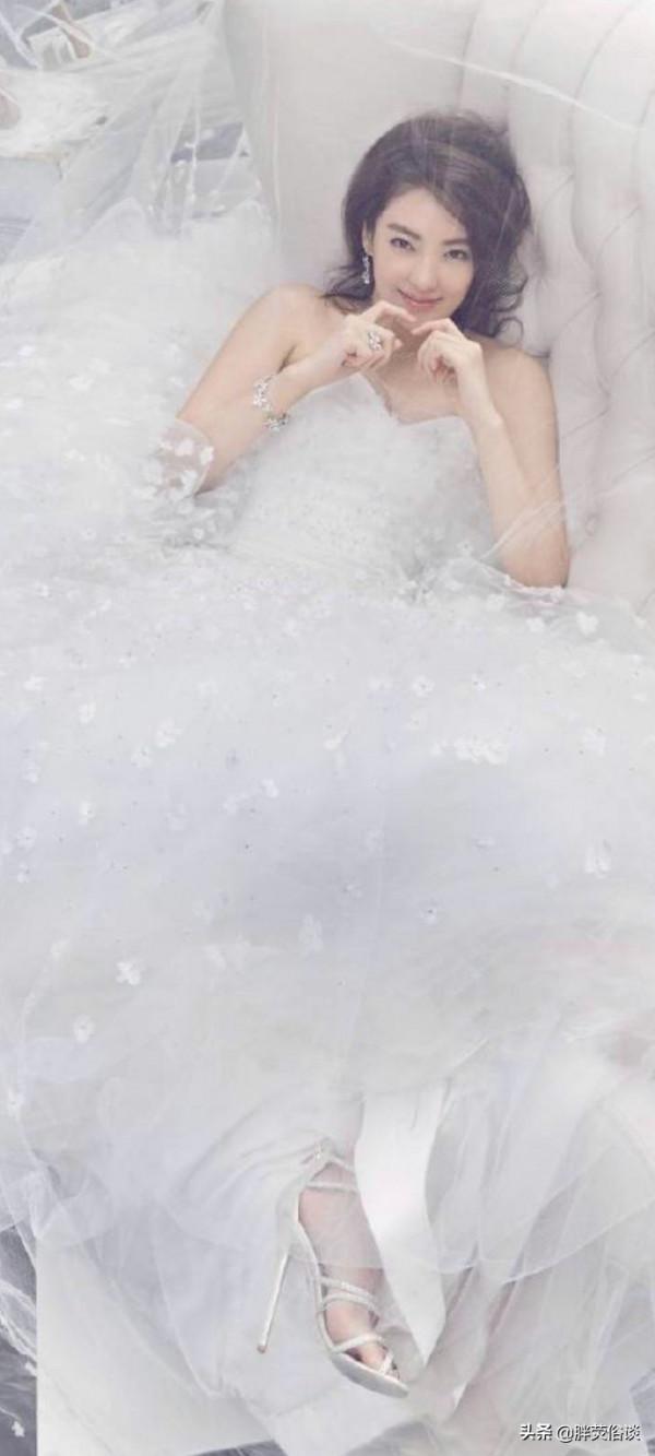 張雨綺骨架大,旗袍都能穿出御姐範,霸氣十足 張雨綺骨架大,旗袍都能穿出御姐範,霸氣十足