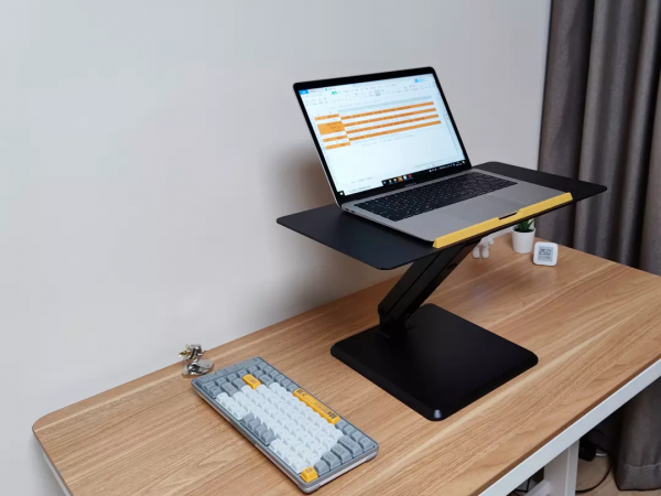 坐立兩用，辦公也可以很舒服！coiclic仙女座筆記本升降支架體驗