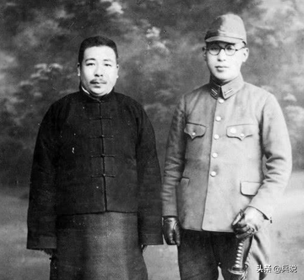 八路軍鋤奸，胸膛補一槍，漢奸居然沒死，只好用斧頭砸腦袋