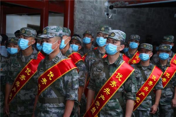 熱點|官兵這次穿軍裝集體外出,去的地方很神聖 熱點|官兵這次穿軍裝集體外出,去的地方很神聖