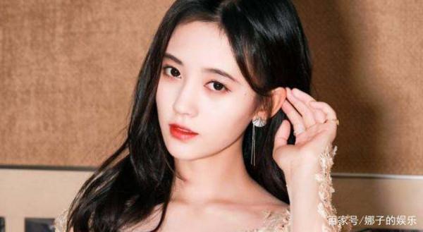 鞠婧禕14歲舊照被瘋傳，看清真實顏值後，你看的出整沒整容嗎？