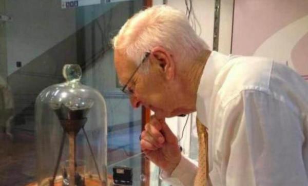 “熬死了”兩位教授，持續九十多年的瀝青滴落實驗，意義何在？