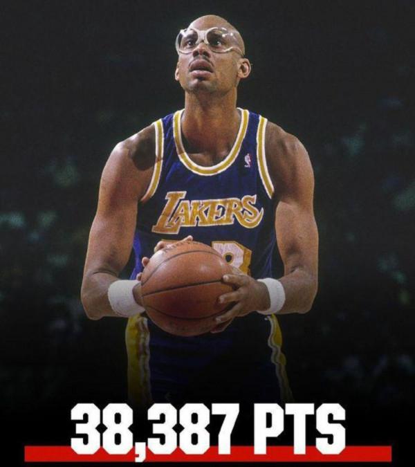 開啟NBA歷史得分榜,喬丹十屆得分王屈居第五,榜上都是牛人 開啟NBA歷史得分榜,喬丹十屆得分王屈居第五,榜上都是牛人