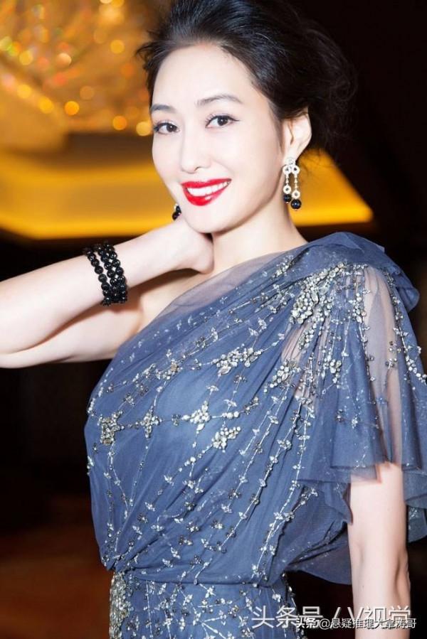 《告密者》10年柳雲龍、張嘉益諜戰劇封神,5女主卻基本淡出銀幕 《告密者》10年柳雲龍、張嘉益諜戰劇封神,5女主卻基本淡出銀幕