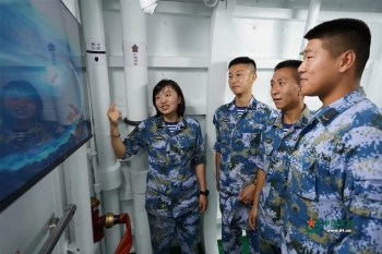 女兵，再見！女孩，加油