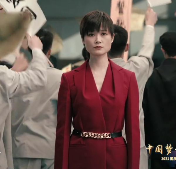 國慶晚會明星造型：劉嘉玲美豔開場，朱一龍寸頭獻唱，劉濤甜美