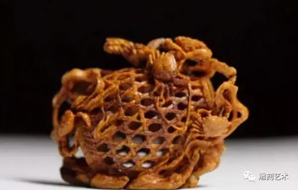 桃子誰都吃過,可是如此勁爆的桃核雕刻誰見過? 桃子誰都吃過,可是如此勁爆的桃核雕刻誰見過?