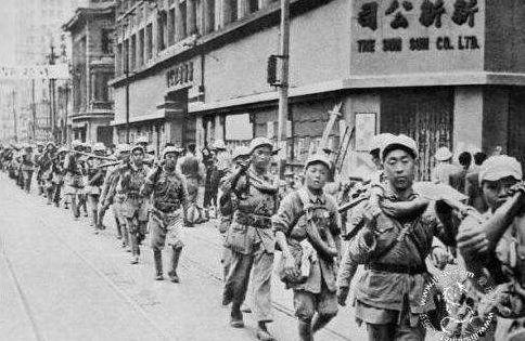 百人東北海上先遣支隊,裝成國軍騙200支槍,高興唱東方紅被發現 百人東北海上先遣支隊,裝成國軍騙200支槍,高興唱東方紅被發現