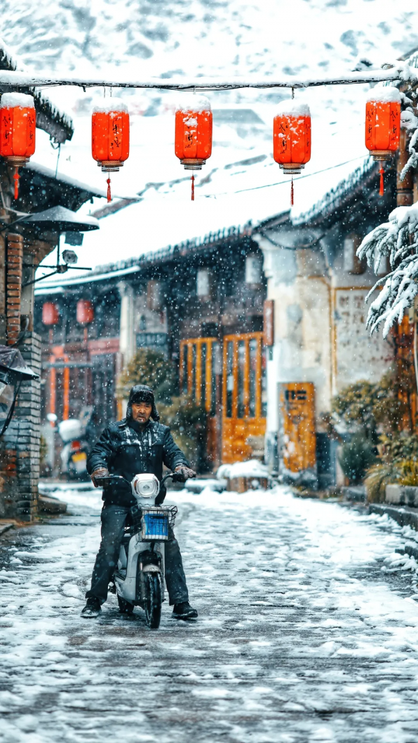 留壩：雪花紛飛迎新春 銀裝素裹靚山城