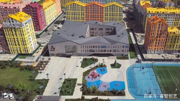 烏克蘭廢棄工廠變身彩虹積木般的繽紛社群住宅