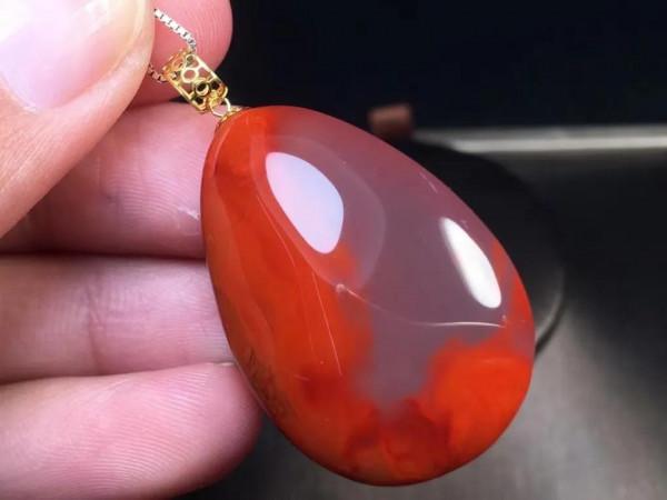 水滴吊墜 形狀飽滿 豔麗 特色 半山半水