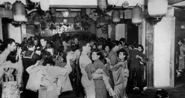 日本“站街女”雪子：被當成討好美軍的犧牲品，苦等愛人60年