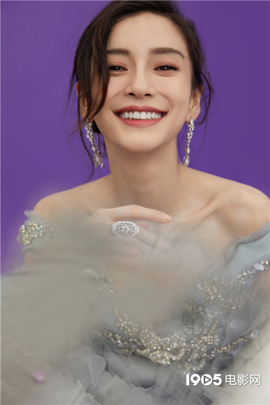 Angelababy楊穎漫影寫真曝光 繁花落影似仙女